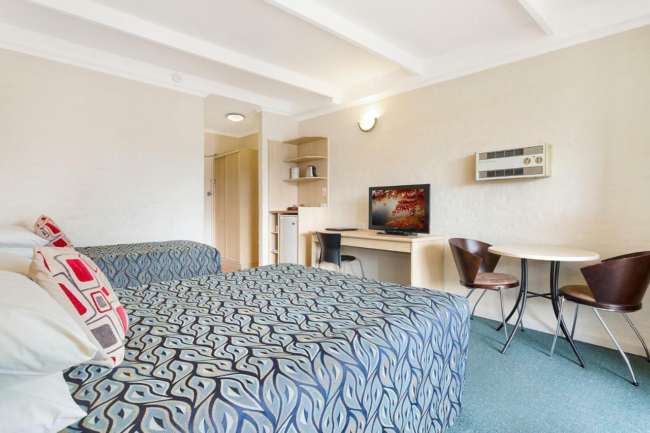 Black Dolphin Motel & Apartments Меримбула Екстер'єр фото